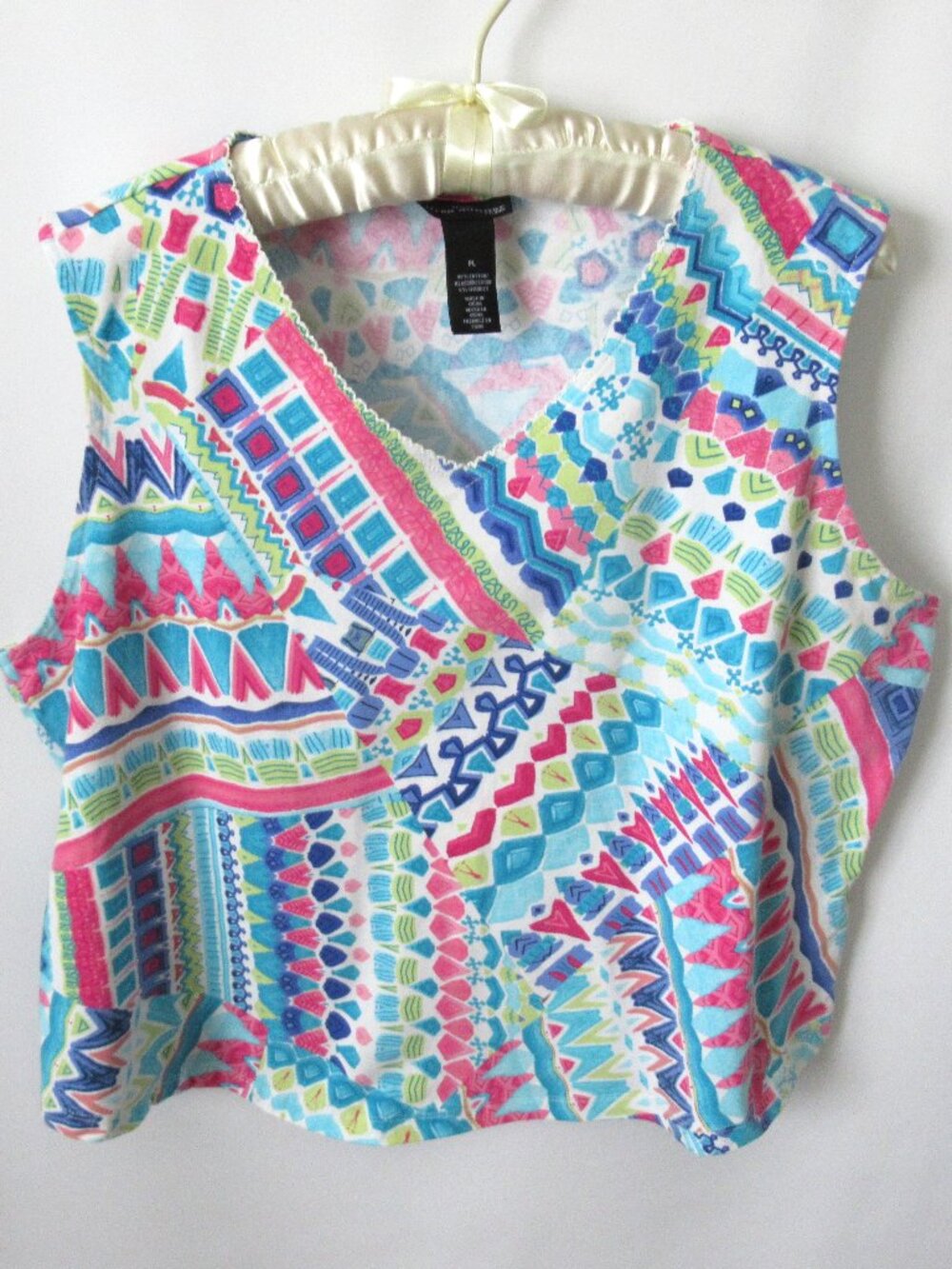 Alfred Dunner blue pink geo V-neck crochet trim sleeveless tee *Sz PL*